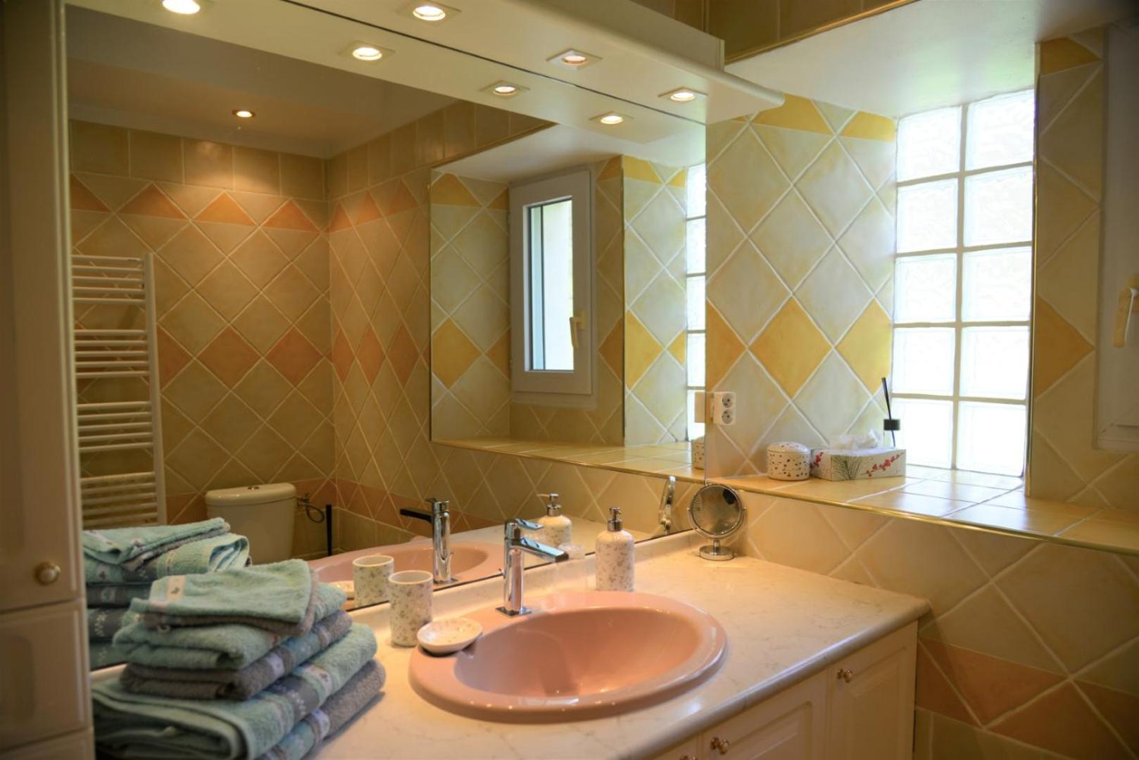 Besseges Au Grand Bonheur Bed & Breakfast エクステリア 写真